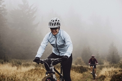 přilba FORCE CORELLA MTB, šedo-bílá